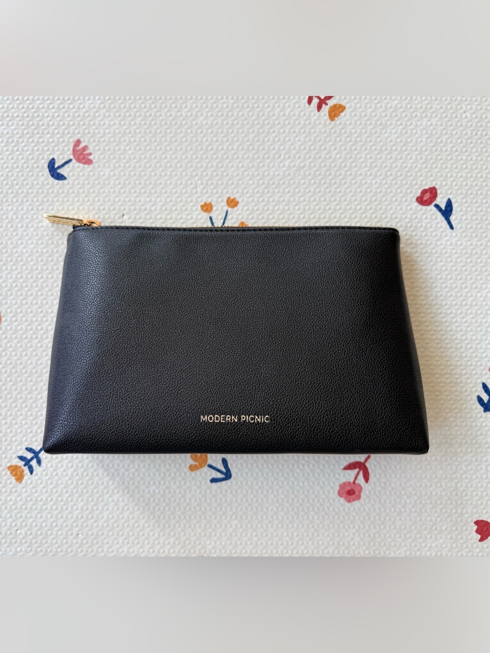 Modern Picnic Insulated Snack Pouch in Black